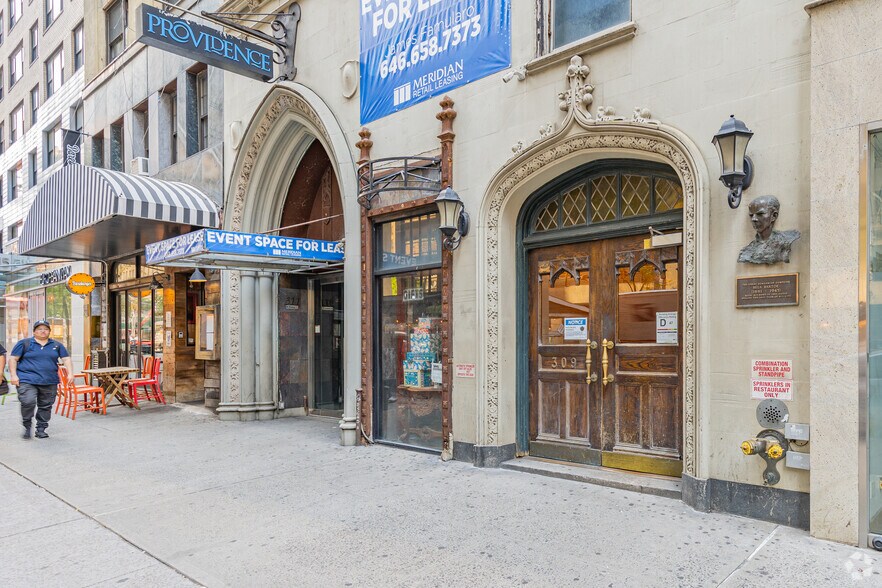 More Photos Of 305-311 W 57th St, New York Apartments For Lease