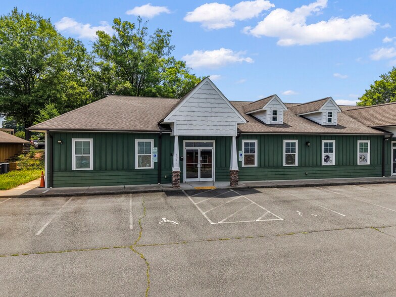 More Photos Of 8017 N Point Blvd, Winston-Salem Industrial For Lease