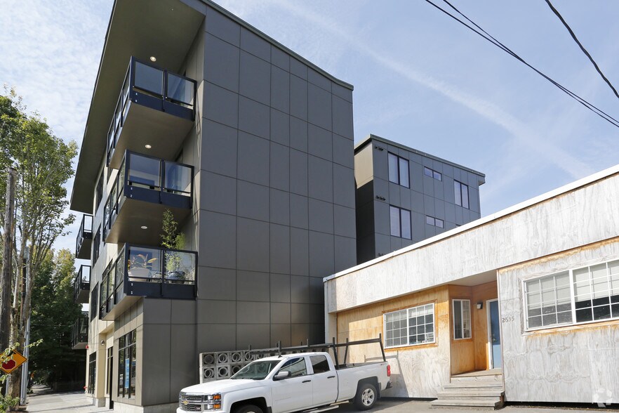 More Photos Of 2651 NW Thurman St, Portland Apartments For Sale