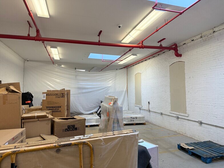 More Photos Of 90 W Sanford Blvd, Mount Vernon Manufacturing For Lease