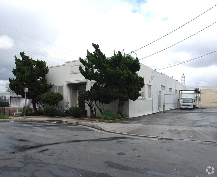More Photos Of 5358 Cartwright Ave, North Hollywood Warehouse For Sale