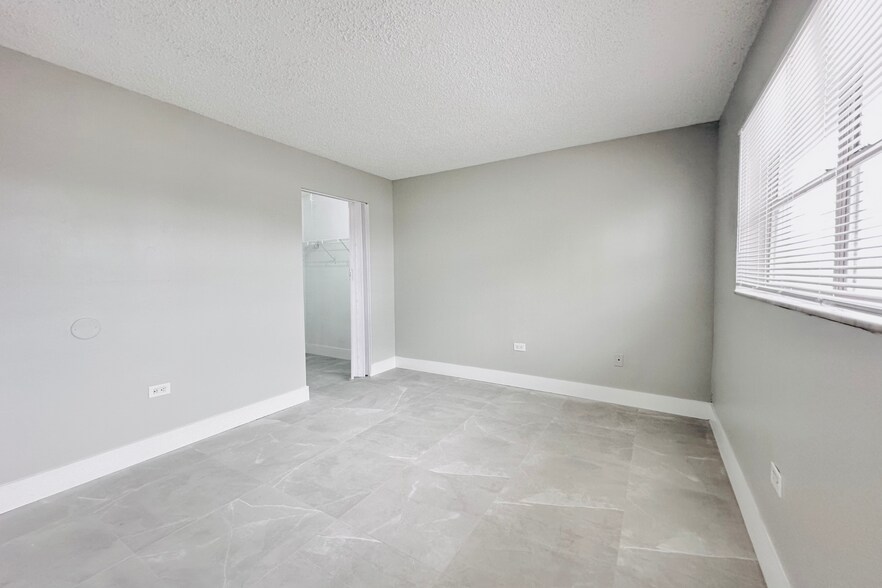 More Photos Of 999 W Prospect Rd, Oakland Park Apartments For Sale