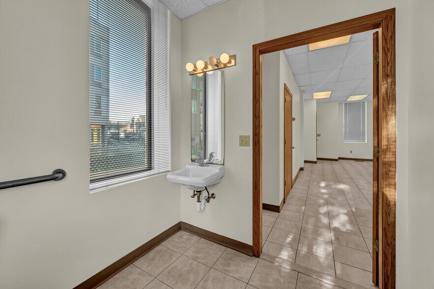 More Photos Of 126 Franklin St, Torrington Light Manufacturing For Sale