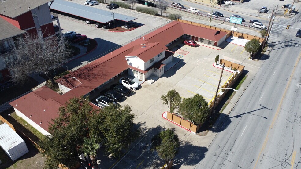 More Photos Of 909 S Frio St, San Antonio Hotel For Lease