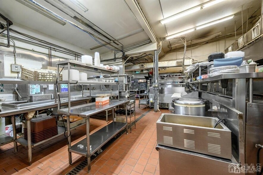 More Photos Of 522 Rt-33, Englishtown Restaurant For Lease