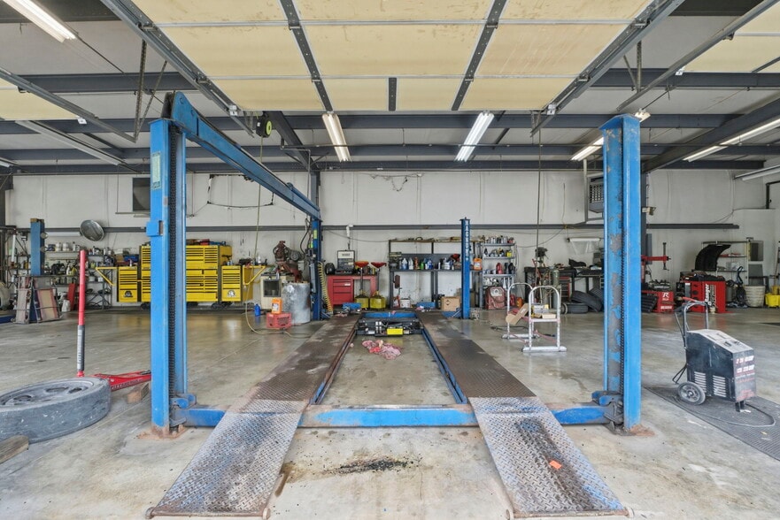 More Photos Of 1525 E Florida St, Springfield Auto Repair For Sale