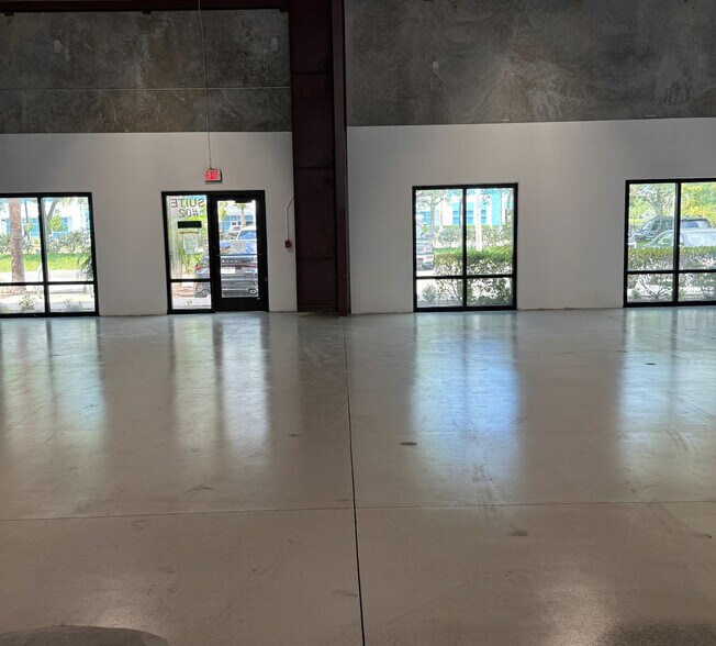 More Photos Of 16200 Parallel, Fort Myers Industrial For Lease