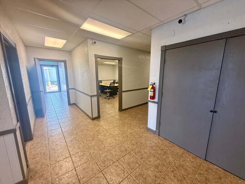 More Photos Of 2005 Tile Factory Rd, Palestine Manufacturing For Lease