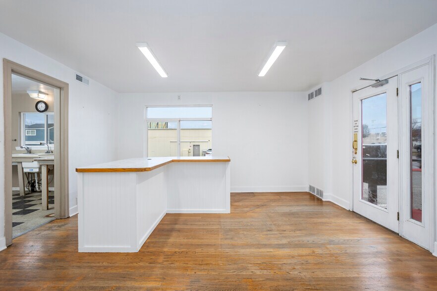 More Photos Of 5428 W Clearwater Ave, Kennewick Storefront Retail Office For Lease