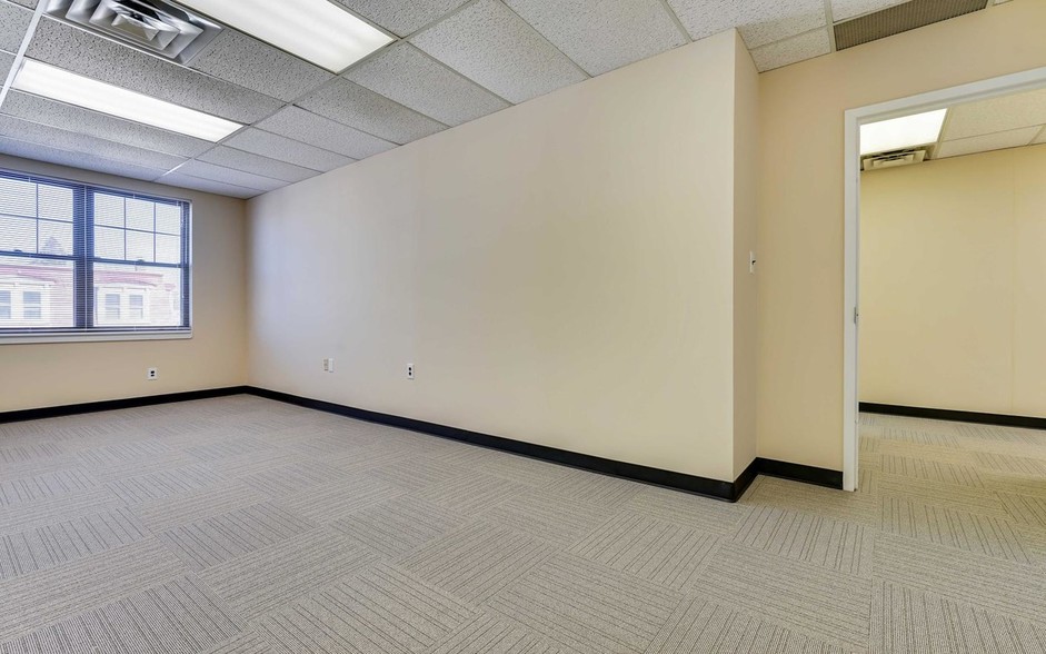 More Photos Of 36 W Main St, Freehold Medical For Lease