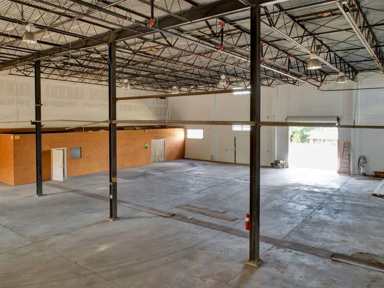 More Photos Of 110-112 W Interlake Blvd, Lake Placid Warehouse For Sale