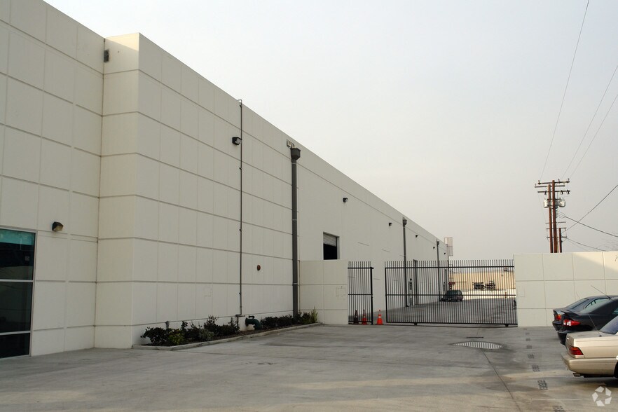 More Photos Of 13539 Freeway Dr, Santa Fe Springs Warehouse For Lease