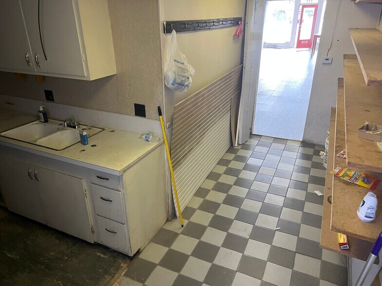 More Photos Of 111-113 N Shiawassee St, Corunna Storefront Retail Residential For Sale