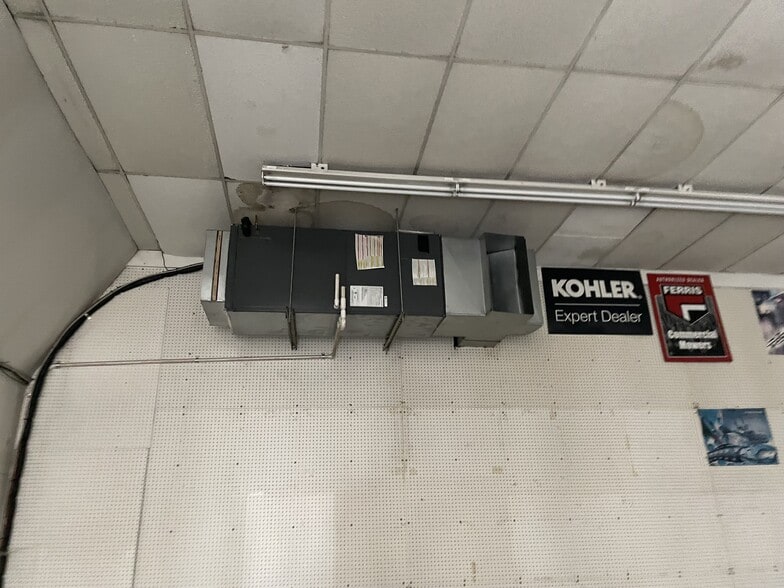 More Photos Of 28 Fairwood Dr, Irwin Medical For Lease