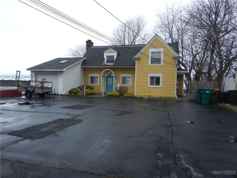 Primary Photo Of 4904 Lake Shore Rd, Hamburg Office Residential For Sale