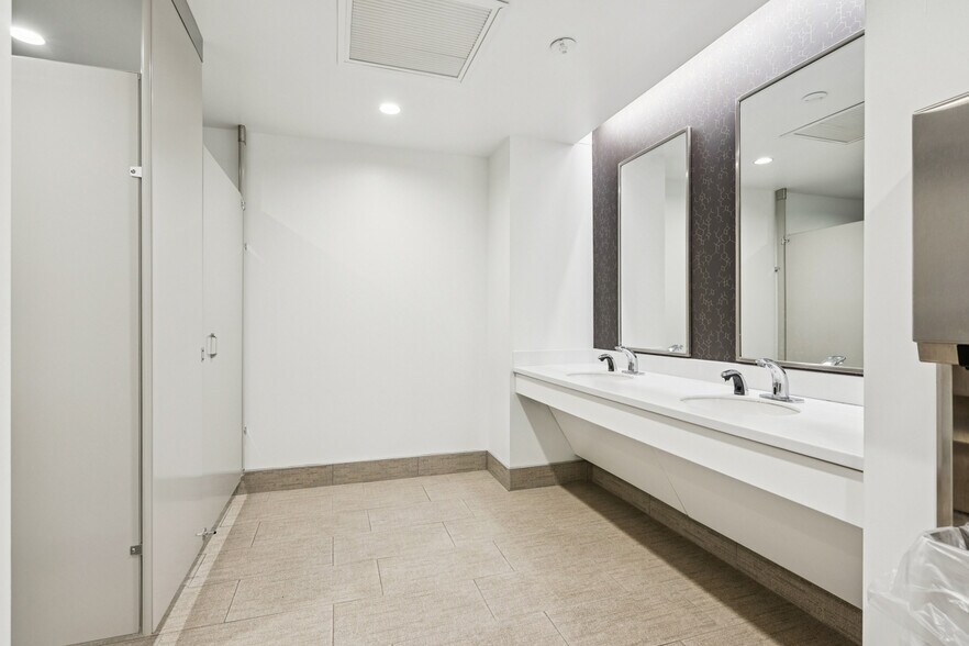 More Photos Of 201-219 N 15th St, Philadelphia Medical For Lease