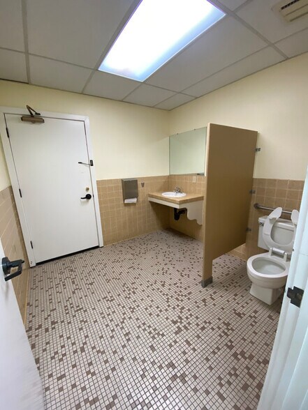 More Photos Of 201 John St, Salinas Office For Lease