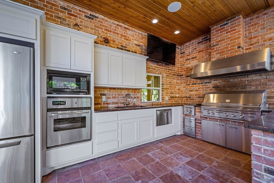 More Photos Of 2409 Commerce st, San Saba Land For Sale