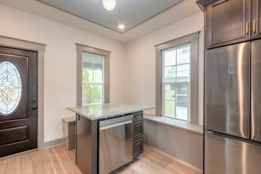 More Photos Of 208 Douglas St, New Smyrna Beach Office Residential For Sale