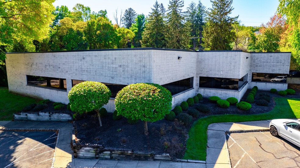 More Photos Of 2 Stewart Ct, Denville Flex For Sale
