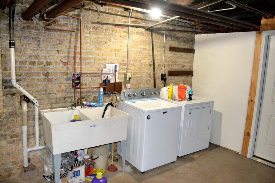 More Photos Of 3213 Washington Ave, Racine Storefront Retail Residential For Sale