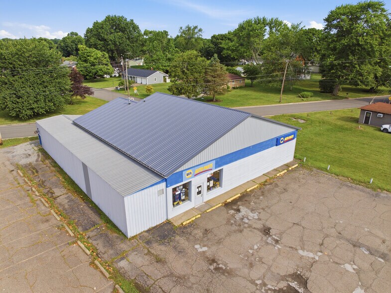 More Photos Of 701 Main St N, Navarre General Retail For Sale