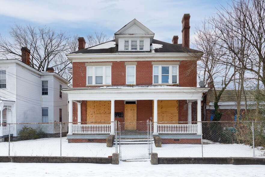 Primary Photo Of 716 W Washington St, Petersburg Multifamily For Sale