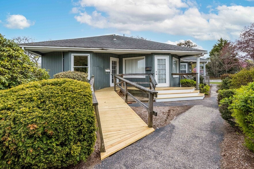 More Photos Of 320 Gifford St, Falmouth Office For Sale