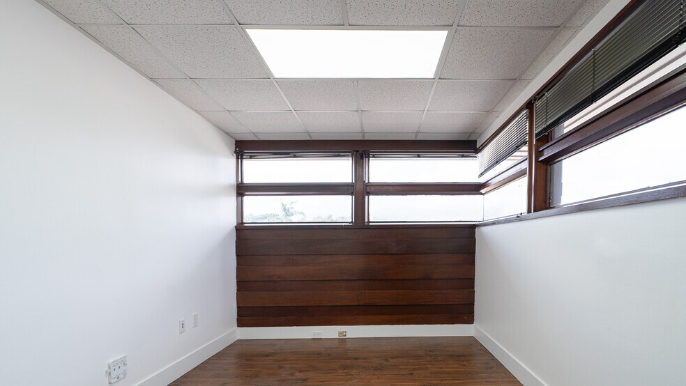 More Photos Of 1125 NE 125th St, North Miami Office For Lease
