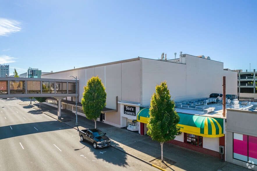 More Photos Of 305 Liberty St NE, Salem Department Store For Lease