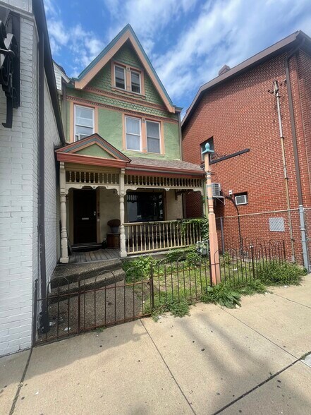 More Photos Of 5817 Ellsworth Ave, Pittsburgh Storefront Retail Office For Lease
