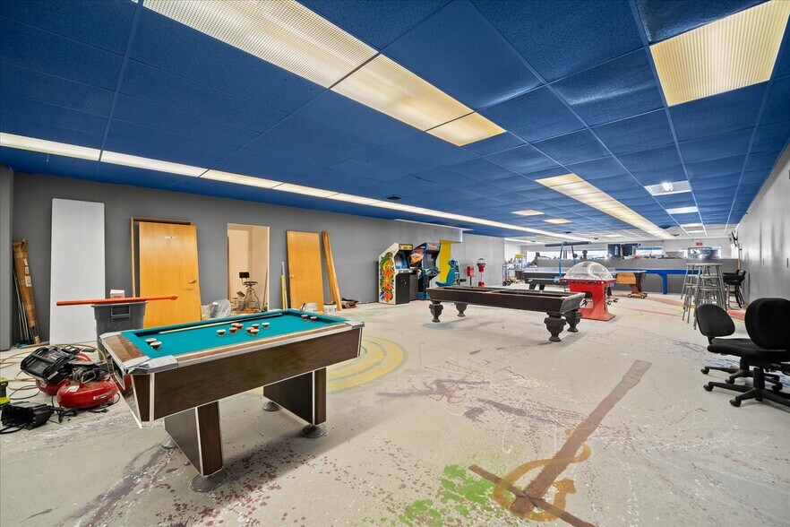 More Photos Of 120-124 E Crawford St, Deer Park Freestanding For Sale