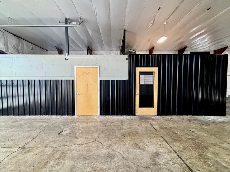 More Photos Of 4745 Lancaster Dr NE, Salem Warehouse For Lease