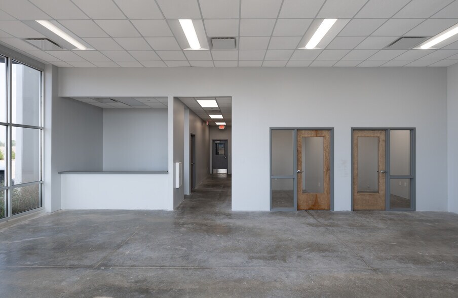 More Photos Of 23366 Bibb Garrett Rd, Tanner Distribution For Lease