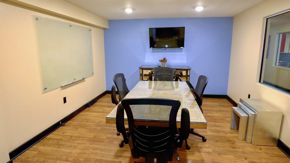 More Photos Of 710 E 64th St, Indianapolis Office For Lease