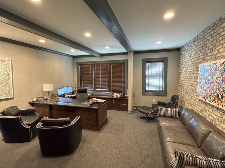 More Photos Of 2011 W Cleveland St, Tampa Loft Creative Space For Sale