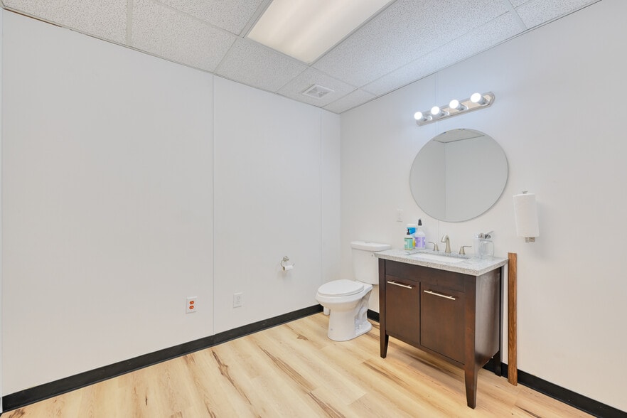 More Photos Of 5858 St Augustine Rd, Jacksonville Freestanding For Lease