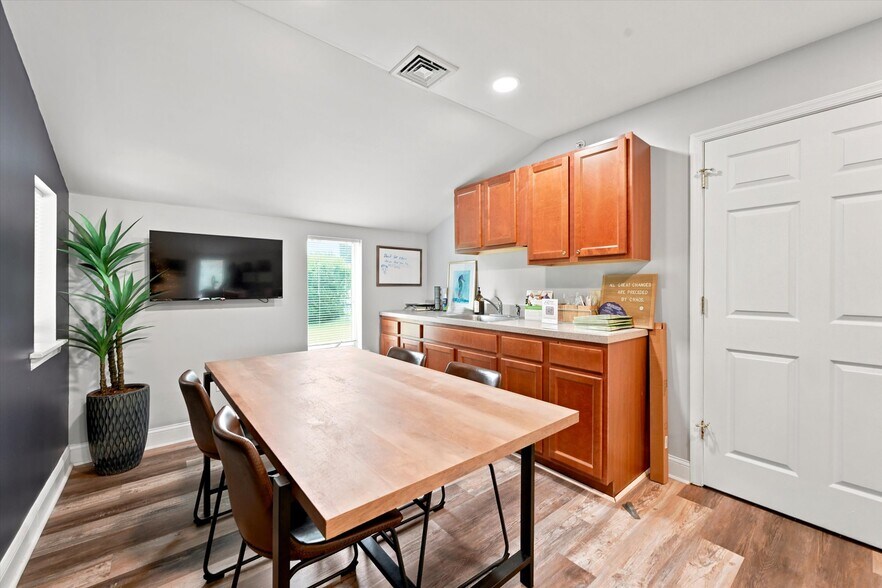 More Photos Of 103 Garris Rd, Downingtown Medical For Sale