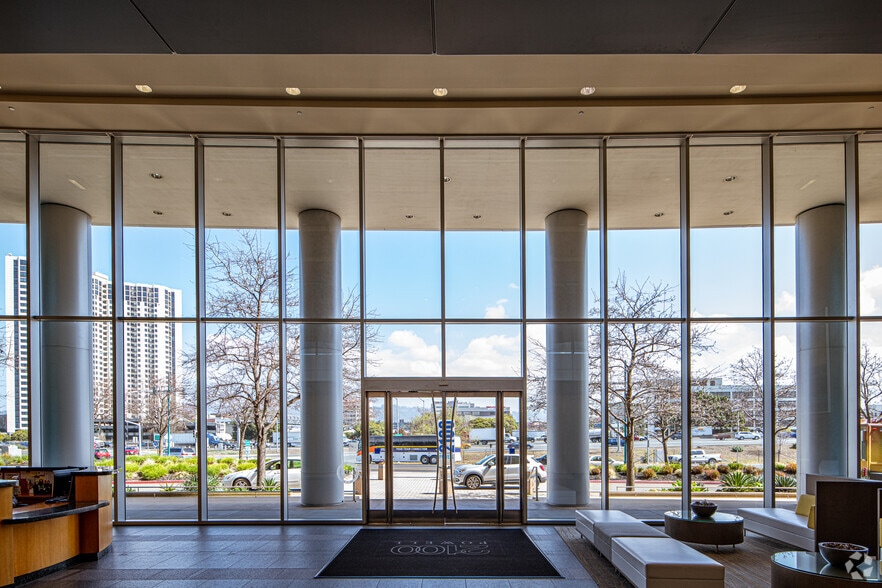 More Photos Of 2100 Powell St, Emeryville Office For Lease