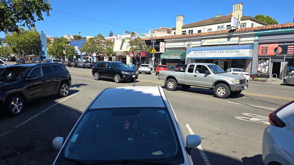 More Photos Of 3242 Grand Ave, Oakland Storefront For Lease