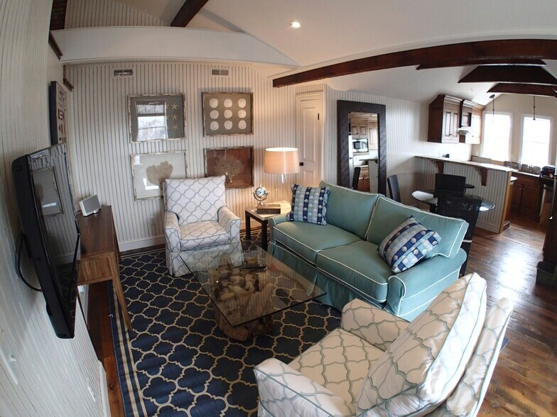 More Photos Of 33 Main St, Nantucket Storefront Retail Office For Sale