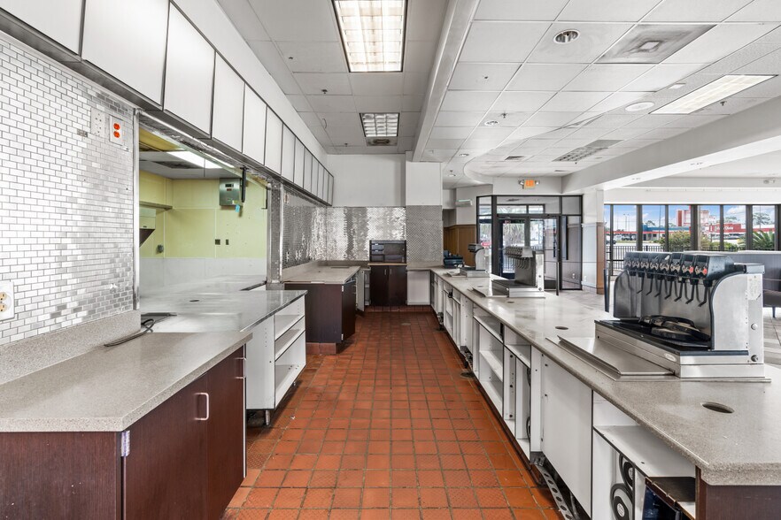 More Photos Of 1197 Lakes Blvd, Lake Park Fast Food For Lease