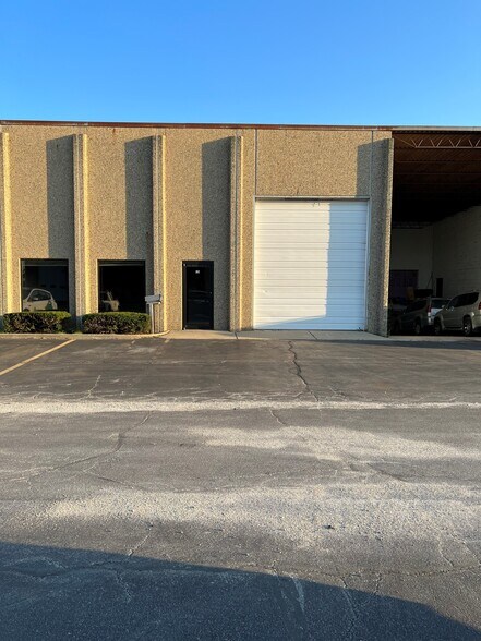 More Photos Of 28913 N Herky Dr, Lake Bluff Warehouse For Lease