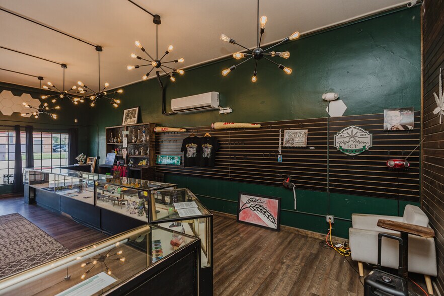 More Photos Of 1115 W Douglas Ave, Wichita Storefront For Sale