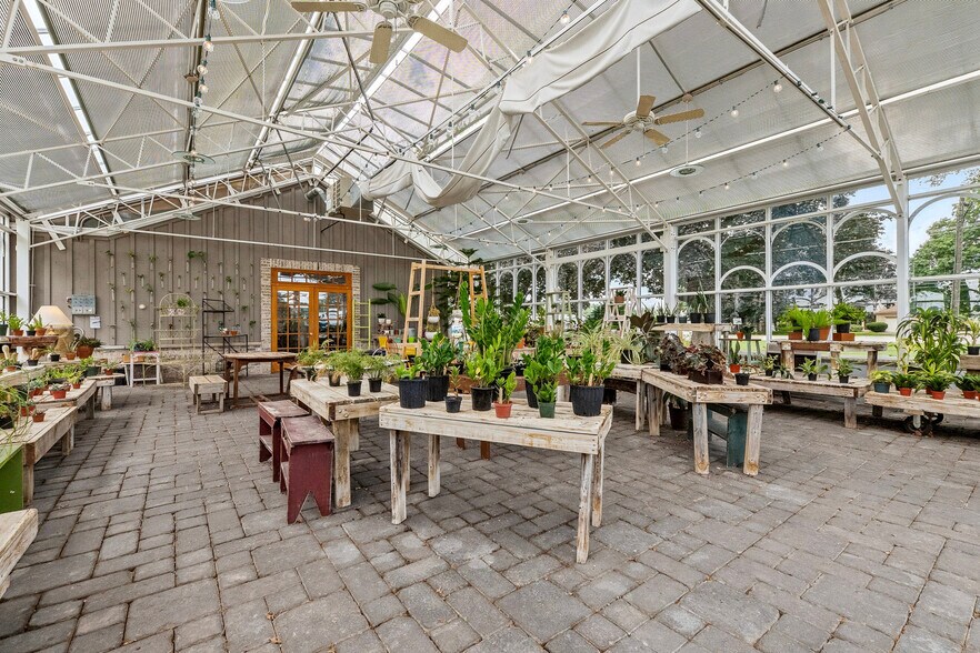 More Photos Of 1126 E State St, Sycamore Storefront Retail Residential For Lease