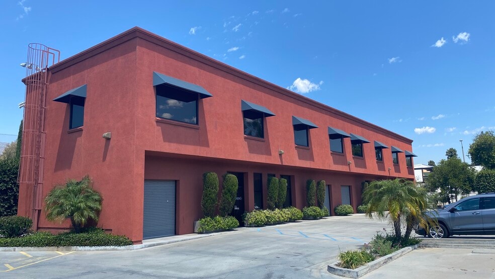 More Photos Of 1 W Mountain St, Pasadena Research And Development For Lease
