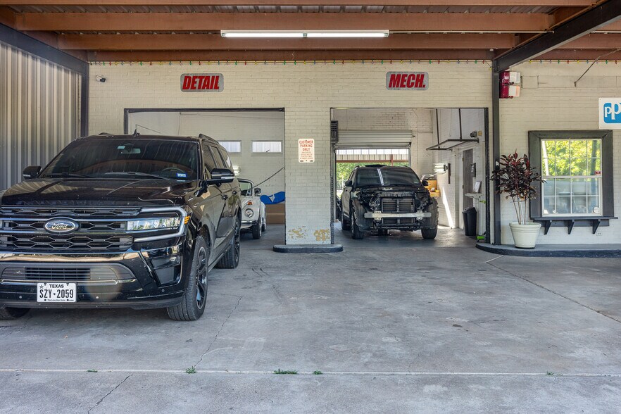 More Photos Of 418 S Commerce St, Bremond Auto Repair For Sale