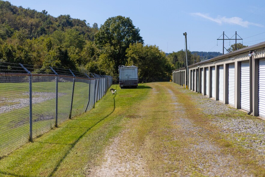 More Photos Of 622 Barnetts Run Rd, Bridgeport Self Storage For Sale