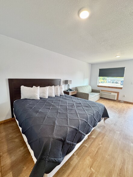 More Photos Of 500 SE Lincoln Rd, Idabel Hotel For Sale