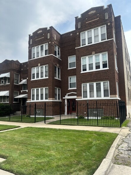 More Photos Of 6841 S Dante Ave, Chicago Apartments For Sale